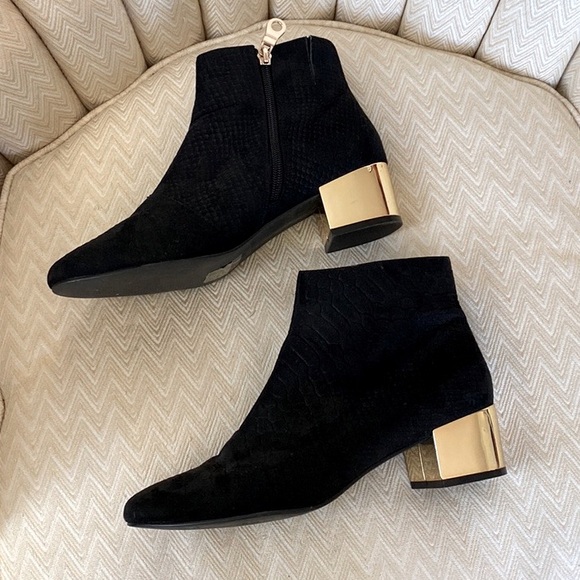 Topshop Shoes - Topshop Velvet Snake Skin Pattern Ankle Boots (Size 39, US 8.5)